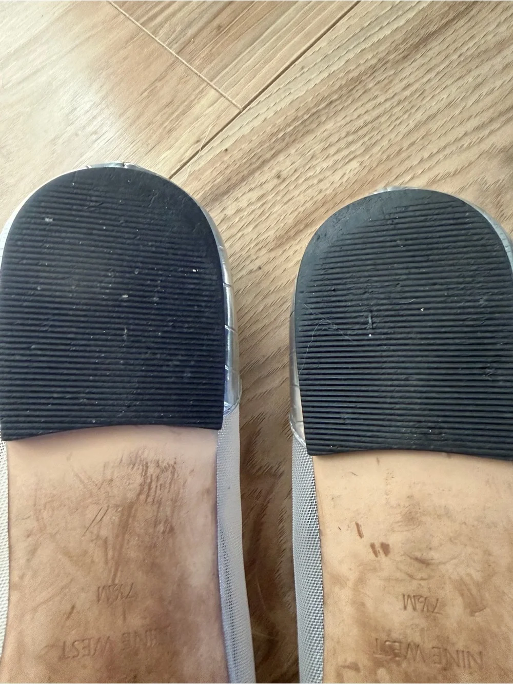 Nine West Silver Pointed Toe Croc-Textured Stud Flats 7.5